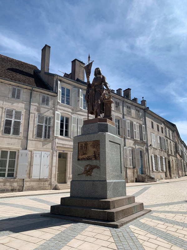 ville de neufchateau statue jeanne d'arc