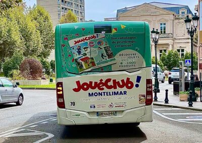 Image publicité longue conservation : Photo covering arrière de bus, cul de bus - Joué Club - Montélimar (26) réseau de transport Mopntélibus - Rue Media