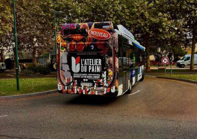 Image publicité longue conservation : Photo covering arrière de bus, cul de bus - L'Atelier du Pain - Montélimar (26) réseau de transport Montélibus - Rue Media