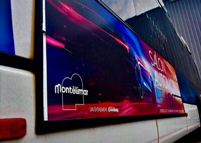 Image publicité courte conservation : Photo Affichage latéral de bus, flanc gauche de bus - Salon de l'auto - Montélimar (21) transporteur Montélibus - Rue Media