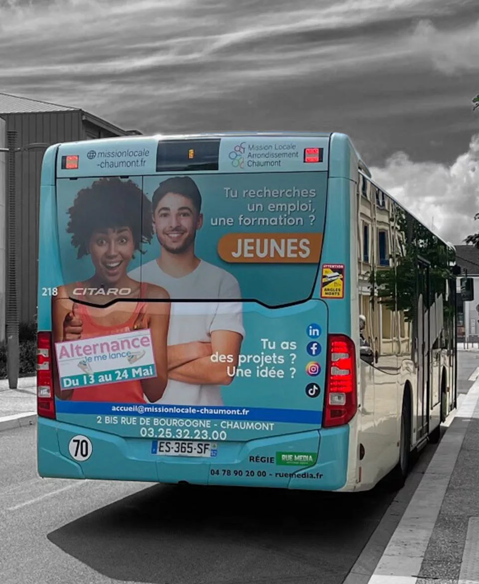 Image publicité longue conservation : Photo covering arrière de bus, cul de bus - JouéClub - Montélimar (23) Montélibus - Rue Media