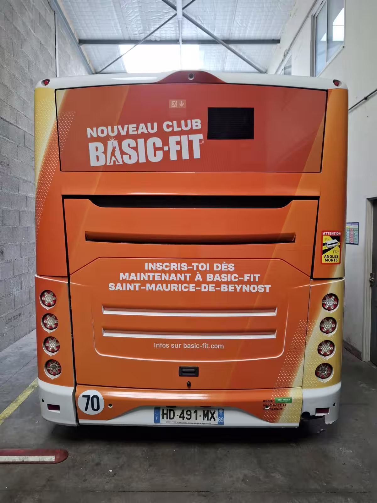 Affichage bus Basic-Fit sur le réseau Colibri à Miribel, publicité bus Rue Media