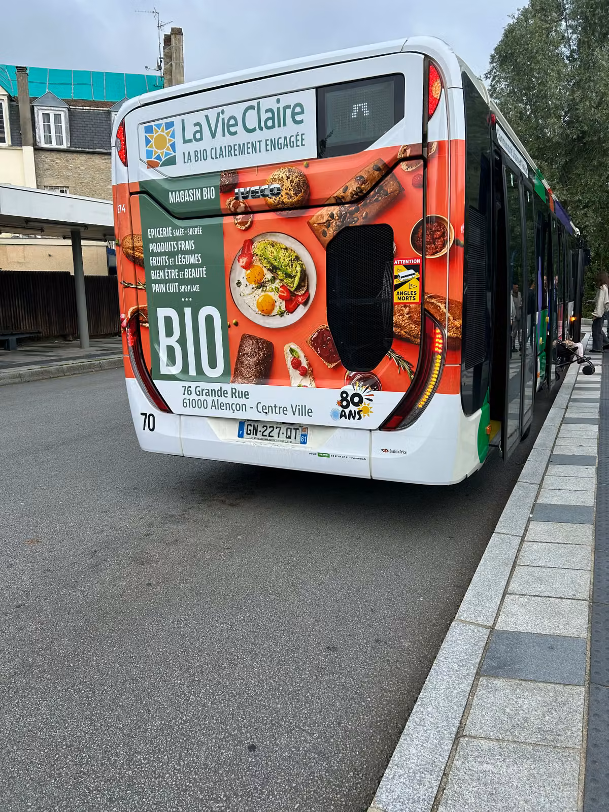 Covering arrière bus La Vie Claire réseau Alto Alençon affichage publicitaire Rue Media